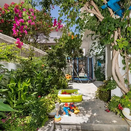 House Of Flowers Apartment *