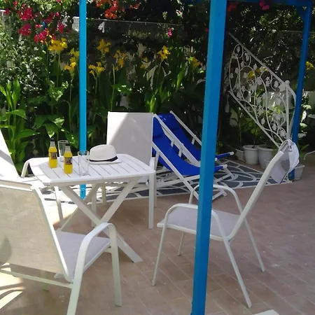 House Of Flowers Apartman